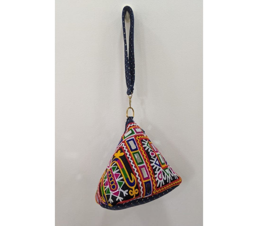 Boho Luxe Handbag Styled with Urban Chic – Evening Bazaar Look